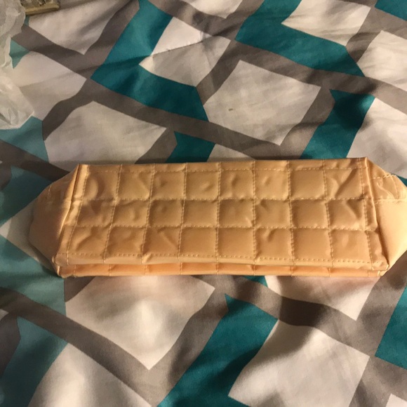 New Lancôme cosmetics bag. Looks like plastic - Picture 6 of 6